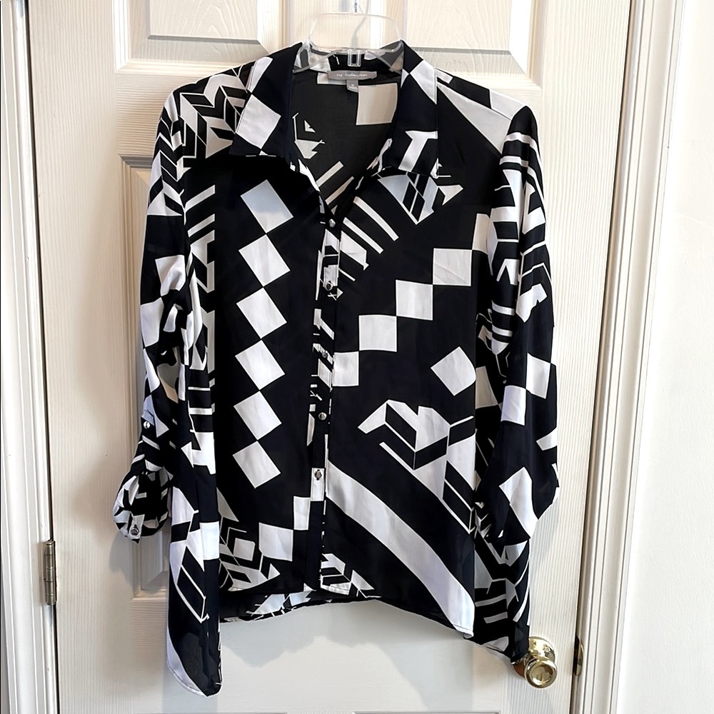 NY Collection - Black and White Geometric Button-Up Shirt